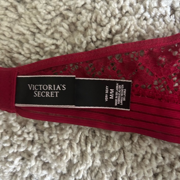 Victoria’s Secret Very Sexy Lace Key Hole Lace Halter Bralette - Picture 4 of 5